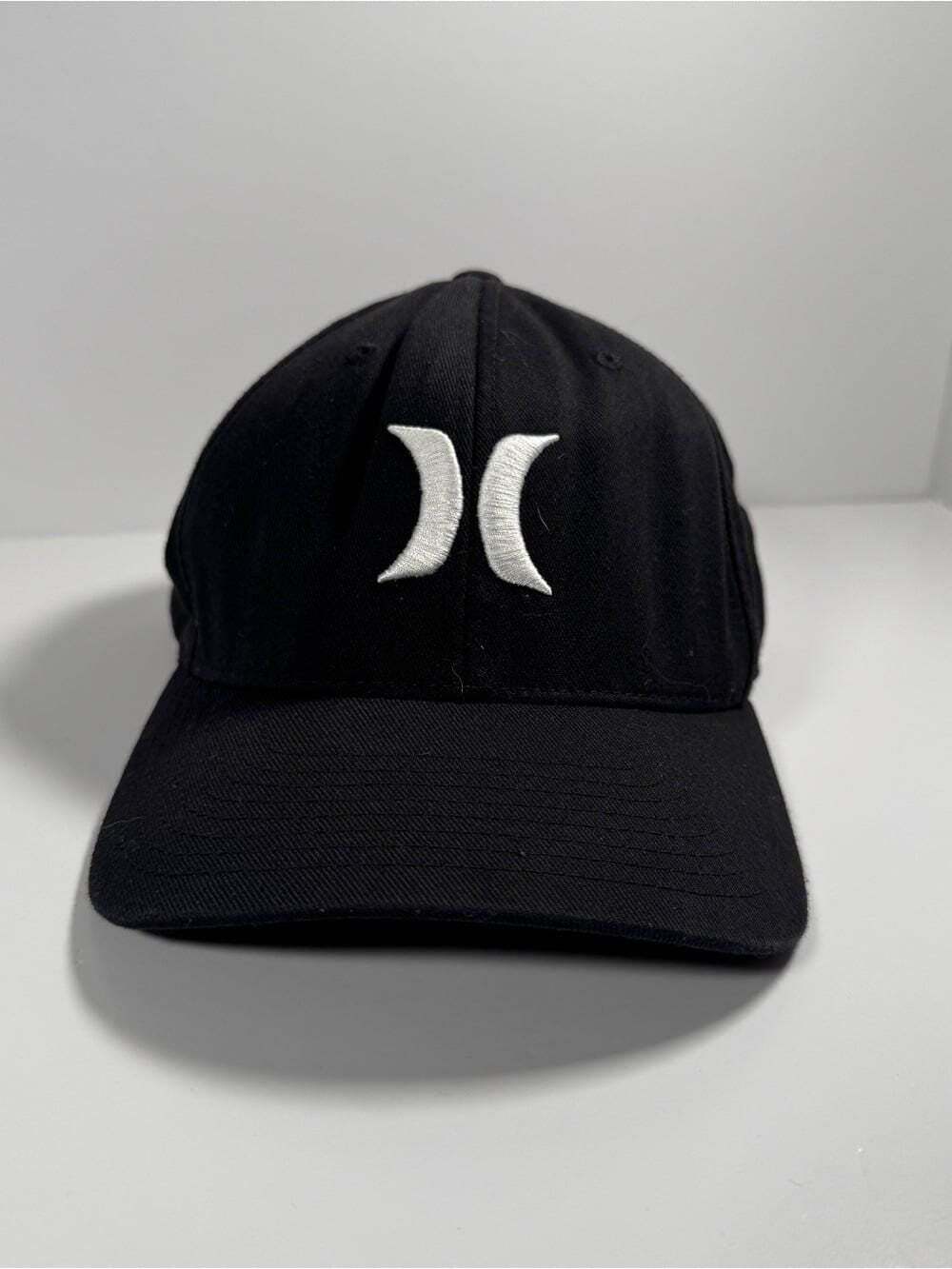 Hurley Black Cap with Embroidered Logo OS